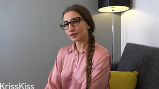Посадил репетиторшу сыночка на член — заодно и сам английский подтянул