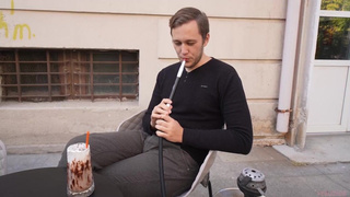 Кончил, а хулиганка без оргазма — дотрахаю, пока трястись не будет