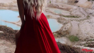 Незнакомка встала рачком у дерева и я понял, что никуда не опаздываю