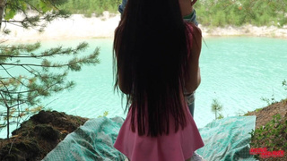 Незнакомка встала рачком у дерева и я понял, что никуда не опаздываю