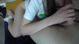 Сестричка обнаглела, пустил пожить за отсос, а она уже на члене скачет (часть 1)