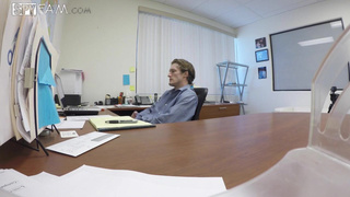 И чего я раньше начальницу в попочку не трахал — сразу повысила ??