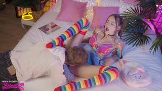 Смотри, что у меня между ног — сунь туда стояк, приятно будет