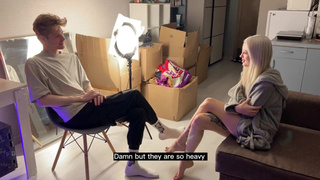 Сама говорит, что не такая и грузчикам не сосёт, а стояк уже в руке