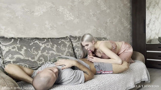 Брат, ну конец вовремя встал. А ты лежи, пока я ротиком поработаю