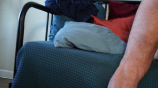 Подружайка, бросай пацанчика, давай сосать моему папке — у него стояк больше