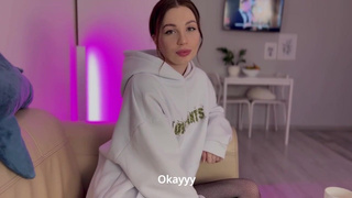 Пялю на дойки, а она мне между ног — сосать хочет, по глазам вижу