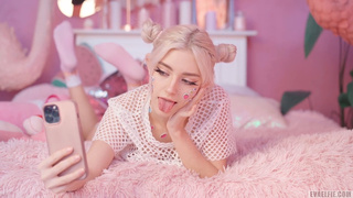 Ева согласна и в горло, главное — всю малафью на лицо поймать