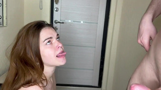 Заблудилась в лесу — теперь в позе раком стою и незнакомцу сосу