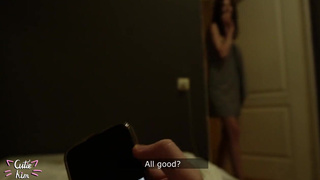 Соседка уже голенькая стоит, пора забыть про красавицу и изменить