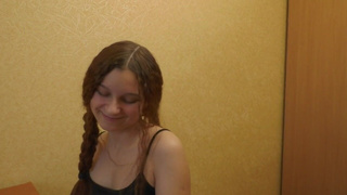 Еби ?? Я к тебе не на чай, а на стояк пришла, дрочить я и дома могу