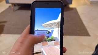 Засветила титьки, обалдеть?? Теперь мне тебя трахнуть, так ведь?