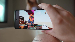 Это вообще законно? Голая пришла и брата до стояка довела