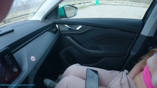 На 1-ом свидании не даёт, так ещё и мастурбирует только себе ??