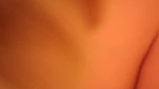 Тройник безотказной жены с двумя мужиками на большой кровати