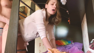 Русская сеструха застряла в диване и была выебана сводным братом