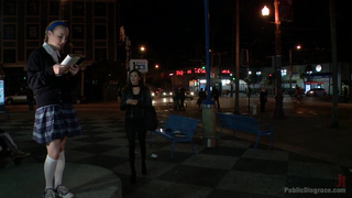 Факеры унижают и прут ебливую студентку большой компанией