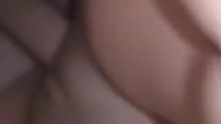 Наивной пацан дрючит свою красавицу лёжа на диване