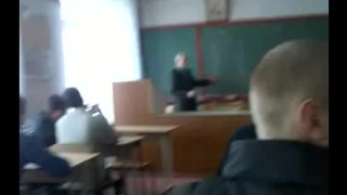 Студентка теребонькает болт одногруппнику прямо на паре