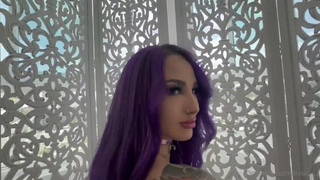 Чёрный член с руку, вот это да! Но растянется ли так моя пиздень ??