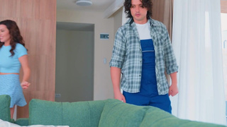 Суженый в командировке, а я кончить хочу — трахни, а малафью проглочу