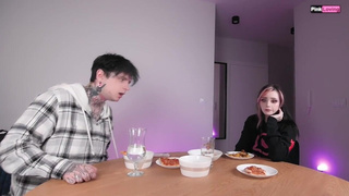 А ты покажи, как кончаешь, сестренка — мамки дома нет, времени дохуя