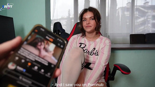 Симпатичная, перезвони, я занят — смотрю, как из сестры сперма вытекает