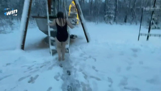 Минетом раздразнила, чтобы я её трахнул — в позе раком или сверху хочешь?