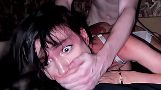 СЛИШКОМ БЕДЕН, ЧТОБЫ УСТРОИТЬСЯ НА РАБОТУ - Татуированная путана получает грубые оскорбления