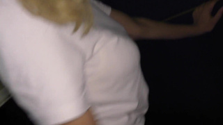 познакомилась в поезде с молоденькой девченкой Лорен Строберри и трахнула ее в соседнем купе