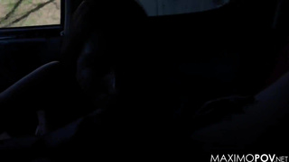 Брызгает на водителя Uber