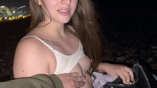 За деньги грудь показала.. А за ещё один платёж в ротик возьмёшь?