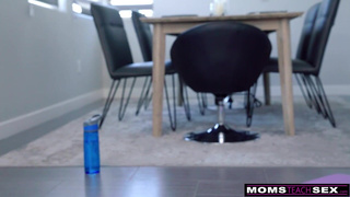 На глазах у дочери пацана уводит — её это злит, но, пиздец, заводит