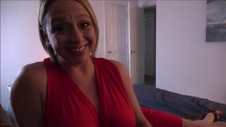 Сочненькая мильфа, да? Это моя мачеха и её выебал я ??