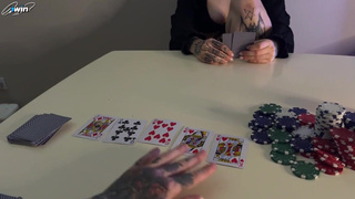 Так вот как она целку потеряла — сама же её другу проиграла ??