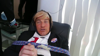 Ох уж этот загнивающий запад ?? Куколд связан и благоверная на чёрном хую