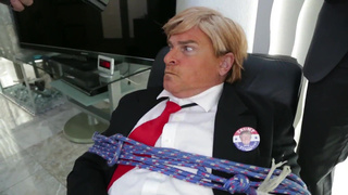 Ох уж этот загнивающий запад ?? Куколд связан и благоверная на чёрном хую