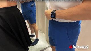 Кончила в машине, в раздевалку иду сосать — да, я люблю рисковать