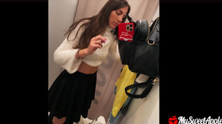 Кончила в машине, в раздевалку иду сосать — да, я люблю рисковать