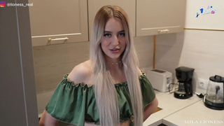 Я придумал, сеструха — изменяй парню со мной, у меня и болт большой