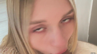 Показала, что между ножек — трахну её туда, она кончить сможет