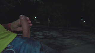 Жесть ?? Дрочила в парке и сам не поверил, что так бывает!