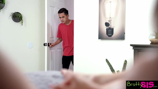 Засадил в сестричку и за сиську её взял! Я в раю или это такой пранк?