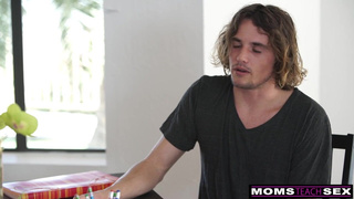 Я в этом новичок, но подружку и её матюрку я развёл на тройничок ??