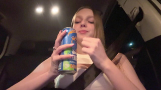 К 1-му встречному в машину и на хуец села! Это прям пиздец смело