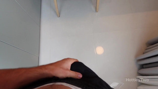 А я видел, ты трусики не надела! Хочешь вместо уборки куни и кончу?