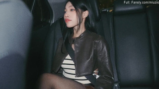 Денег нет, но какие дойки ?? А кончить можешь и в ротик, и внутрь