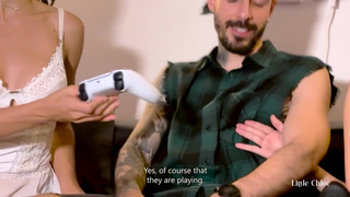 У нас в доме незнакомый пацан.. Весомая для тройничка причина ??