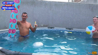 Втроём на меня одну? Погнали! А ещё я хочу 2 члена в пещерку ??