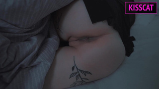 Не буду её будить — тихонько трахну, на лицо малафью и сразу уйду ??